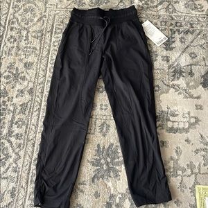COPY - Lululemon dance studio MR crop pants